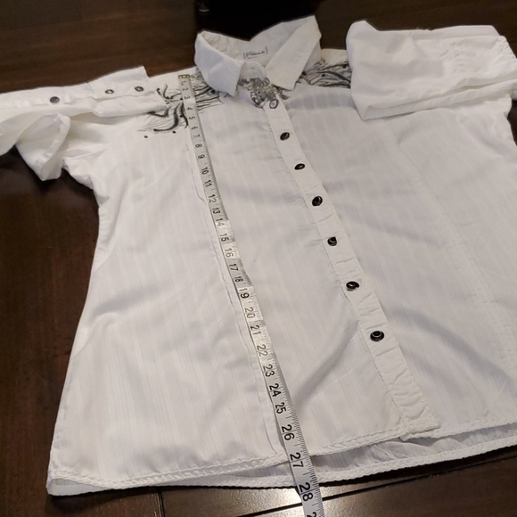 Women's Roar Button Down - Picture 7 of 9